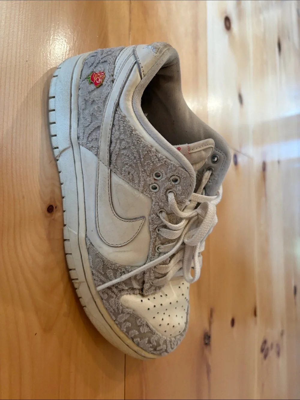 Nike Women's White and Light Gray Low-Top Sneakers